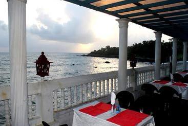 هتل Mascot Beach Resort
