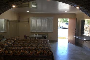 مُتل Foxy S Motor Inn On Florence & Hoover St