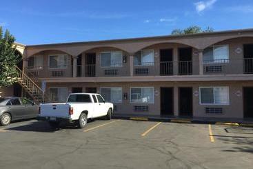 مُتل Foxy S Motor Inn On Florence & Hoover St