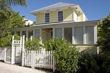 تختخواب و صبحانه Palm Beach Hibiscus Downtown