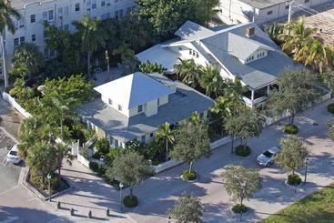 تختخواب و صبحانه Palm Beach Hibiscus Downtown