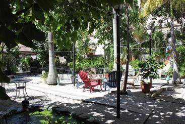 تختخواب و صبحانه Palm Beach Hibiscus Downtown