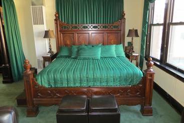 تختخواب و صبحانه The Polo Inn Bridgeport U.s.a