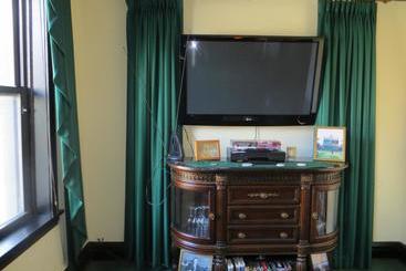 تختخواب و صبحانه The Polo Inn Bridgeport U.s.a