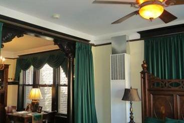 تختخواب و صبحانه The Polo Inn Bridgeport U.s.a