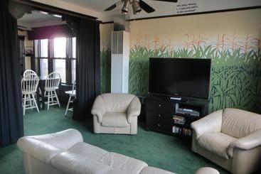 تختخواب و صبحانه The Polo Inn Bridgeport U.s.a