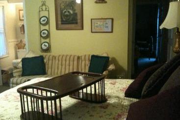 Emerald Necklace Inn Bed And Breakfast