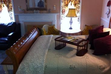 Emerald Necklace Inn Bed And Breakfast