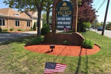 هتل Cape Cod Irish Village