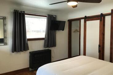 호텔 Left Coast Lodge