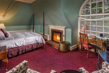 هتل Stonehurst Manor Including Breakfast And Dinner