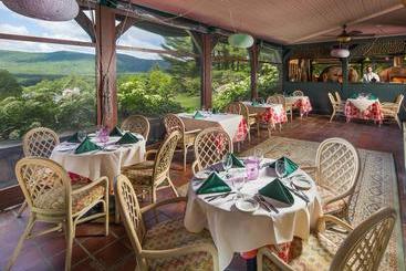 هتل Stonehurst Manor Including Breakfast And Dinner
