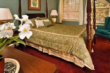 هتل Stonehurst Manor Including Breakfast And Dinner