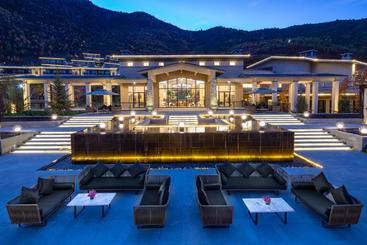 هتل High Mountain Resort Shangri La