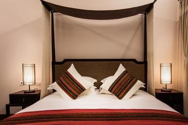هتل High Mountain Resort Shangri La