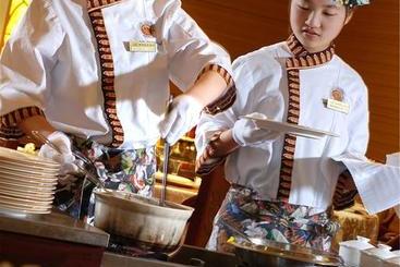 هتل Plaza Holiday Inn Jiayuguan