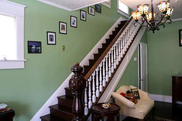 The Londoner Bed & Breakfast