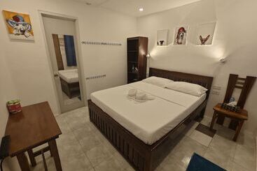 Room-cola Inn