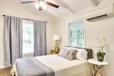 بيت ريفى Lakefront Ridgeway Home W/ Deck & Fire Pit!