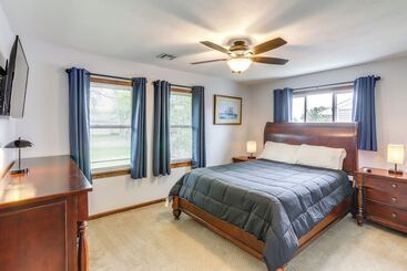 بيت ريفى Port Clinton Home: Hot Tub, Steps To Portage River