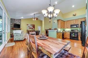 קוטג'' 4 Mi To Lake: Tuckasegee Home W/ Community Perks