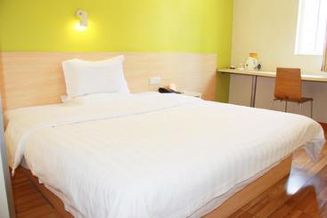 هتل 7days Inn Zhanjiang Mazhang Center