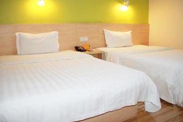 هتل 7days Inn Zhanjiang Mazhang Center