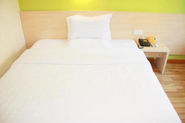 هتل 7days Inn Zhanjiang Mazhang Center