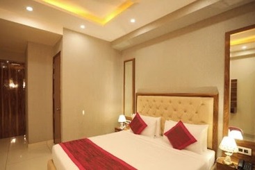 בית מלון כפרי The Orion Premium Suites