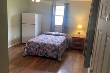 ホテル Werry S Cottages And Pub By Oyo East Stroudsborg   Weekly Stays