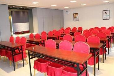 בית מלון כפרי Jinjiang Inn Karamay Oli Building Bairui Plaza