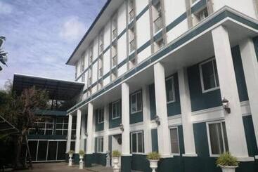 هتل Roomquest Prachin Buri Rojana
