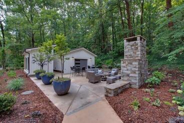 منتجع Willow Luxury Treehouse Near Lake Guntersville