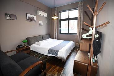 هاستل Qingdao Lejiaxuan Nostalgia Theme Inn