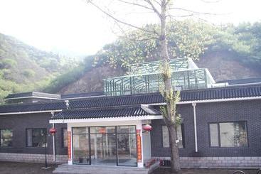 Beijing Badaling Qinglongquan Leisure Resort