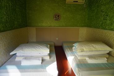 Chengdu Dreams Travel International Youth Hostel