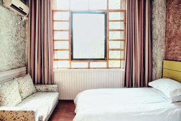 Chengdu Dreams Travel International Youth Hostel