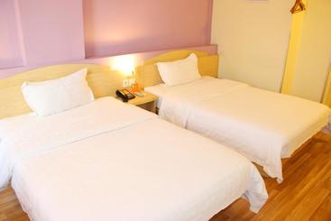 هتل 7 Days Inn Beijing Beishatan Subway Station