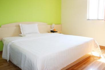 هتل 7 Days Inn Beijing Beishatan Subway Station