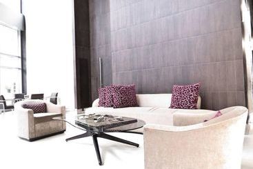 هتل Avant Apartments At The Fort