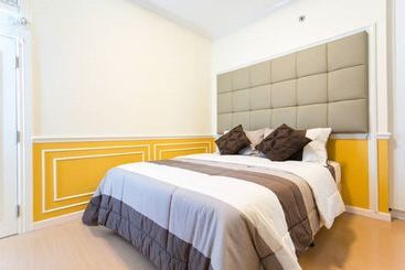هتل Avant Apartments At The Fort