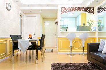 هتل Avant Apartments At The Fort