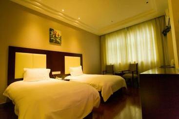 هتل Greentree Inn Qingyuan Road Metro Station