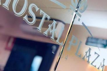هتل Hostal Plaza