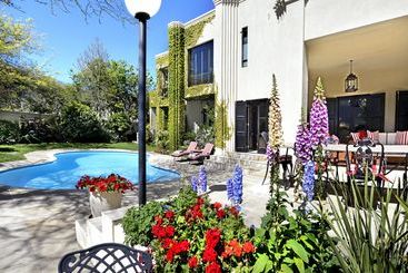تختخواب و صبحانه 21 Roux Street Franschhoek
