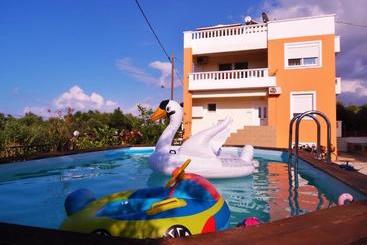 آپارتمانهای توریستها Kouros Chania Villas