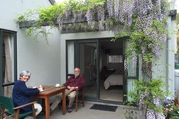 Garden Bed And Breakfast
