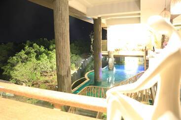 هتل The Crystal Luxury Bay Resort Nusa Dua