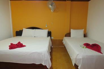 هتل Two Easy Bungalow
