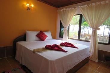 هتل Two Easy Bungalow